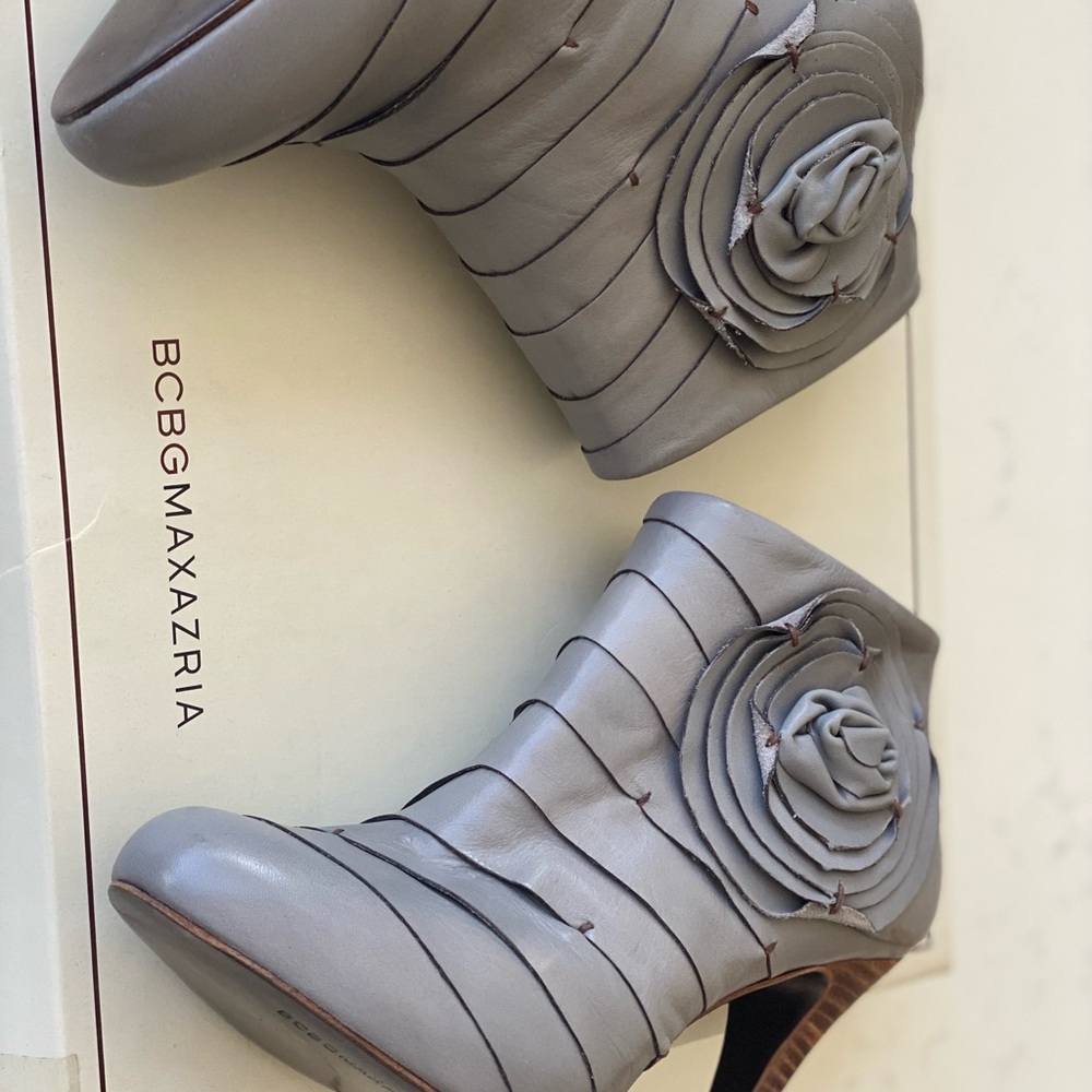 BCBG-MAXAZRIA VINTAGE BOOTIES GREY SIZE - 6M